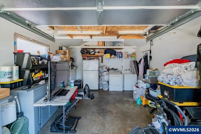 690 24th St SE, Salem, OR 97301