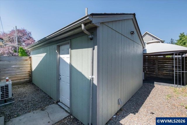 690 24th St SE, Salem, OR 97301