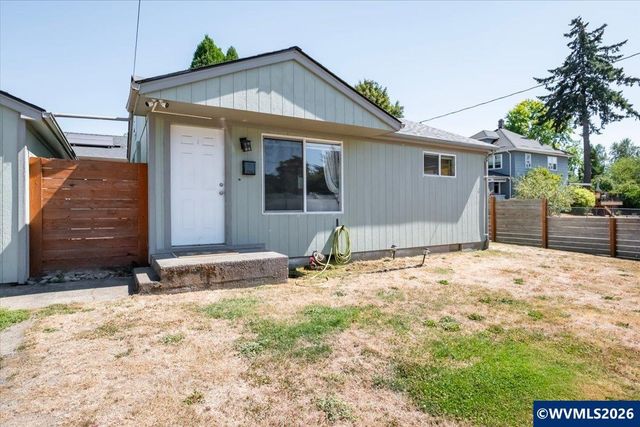 690 24th St SE, Salem, OR 97301