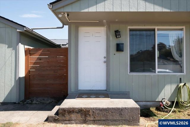 690 24th St SE, Salem, OR 97301