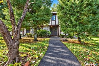 401 Swanson Crescent 401, Milford, CT 06461