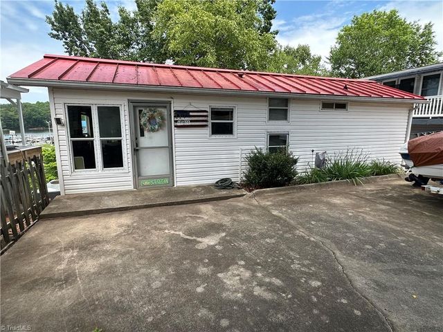 117 Badin Lake Circle, New London, NC 28127