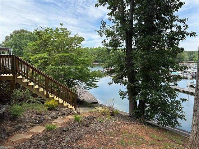 117 Badin Lake Circle, New London, NC 28127