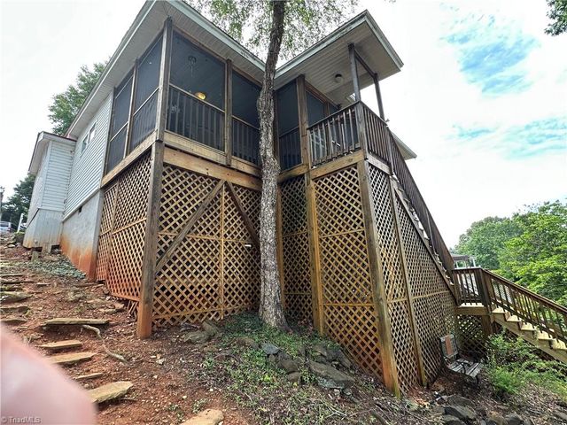 117 Badin Lake Circle, New London, NC 28127