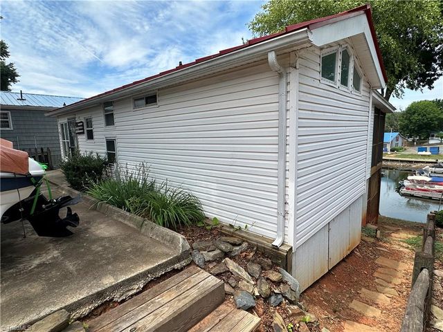 117 Badin Lake Circle, New London, NC 28127