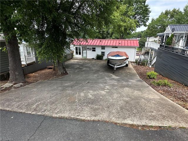 117 Badin Lake Circle, New London, NC 28127
