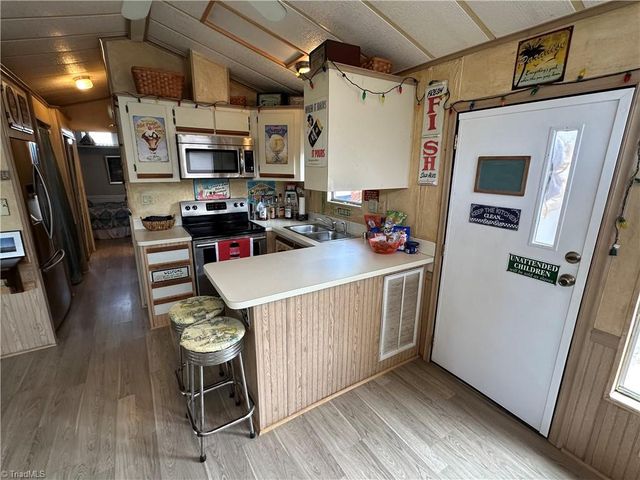 117 Badin Lake Circle, New London, NC 28127