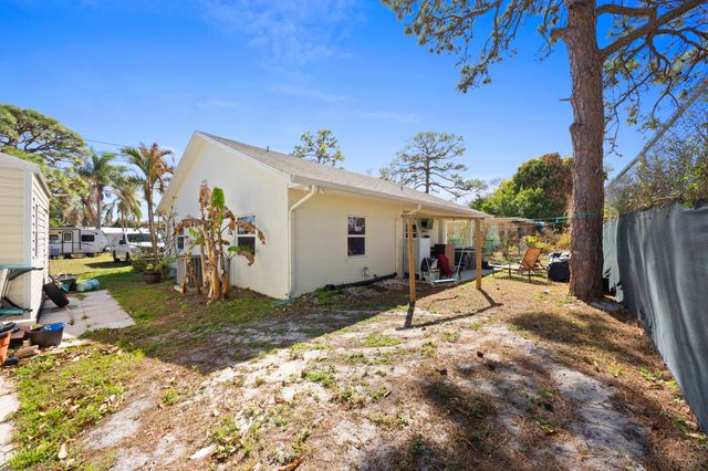 2517 SE Normand Street, Stuart, FL 34997
