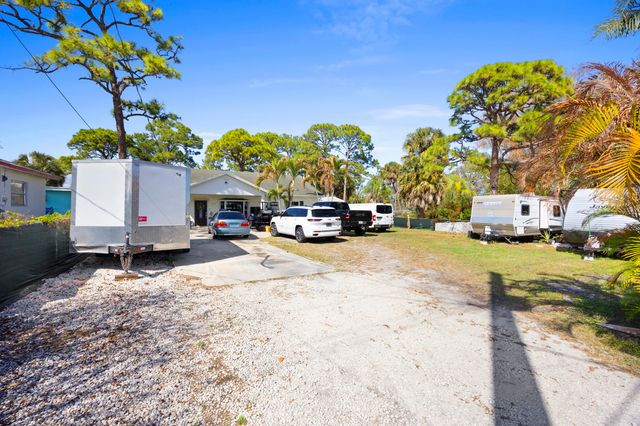 2517 SE Normand Street, Stuart, FL 34997