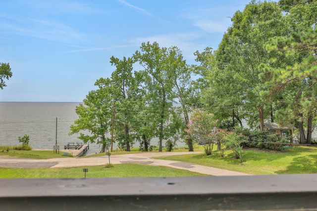 118 Hickory Pines, Livingston, TX 77351