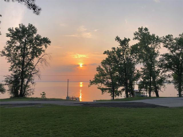 118 Hickory Pines, Livingston, TX 77351