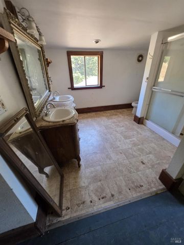 13333 Low Gap Rd, Ukiah, CA 95482