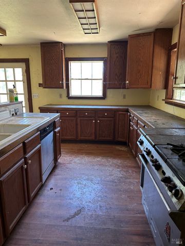 13333 Low Gap Rd, Ukiah, CA 95482