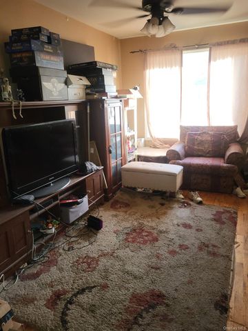 110 lyceum Court, Staten Island, NY 10310