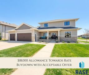 9207 W Lakeside Dr, Sioux Falls, SD 57107