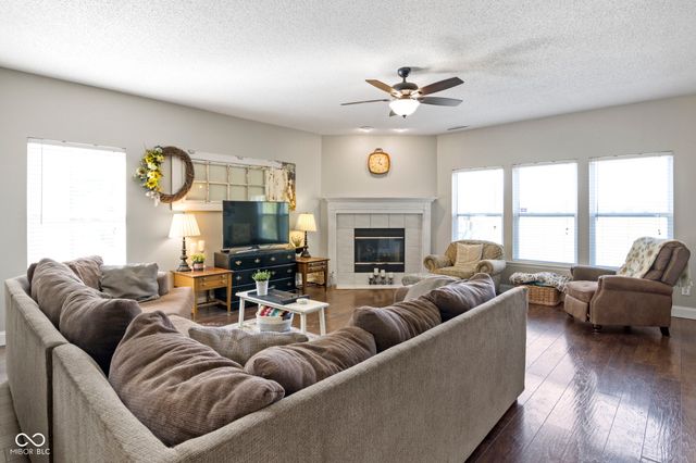 10398 Splendor Way, Indianapolis, IN 46234