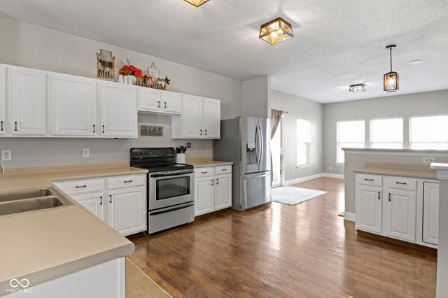 10398 Splendor Way, Indianapolis, IN 46234