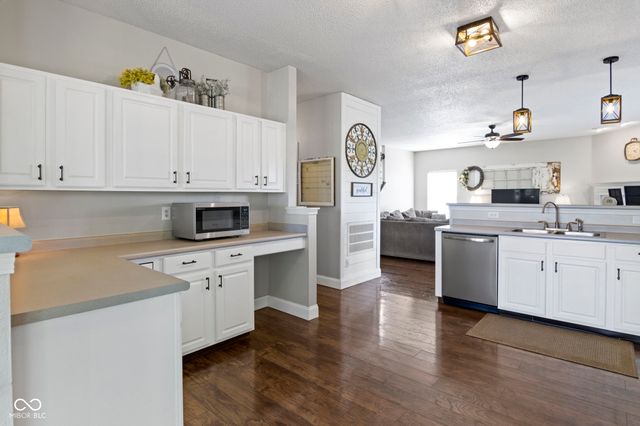 10398 Splendor Way, Indianapolis, IN 46234