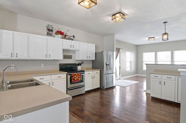 10398 Splendor Way, Indianapolis, IN 46234