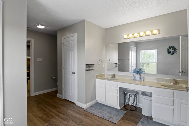 10398 Splendor Way, Indianapolis, IN 46234