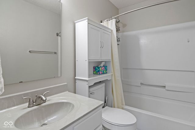 10398 Splendor Way, Indianapolis, IN 46234