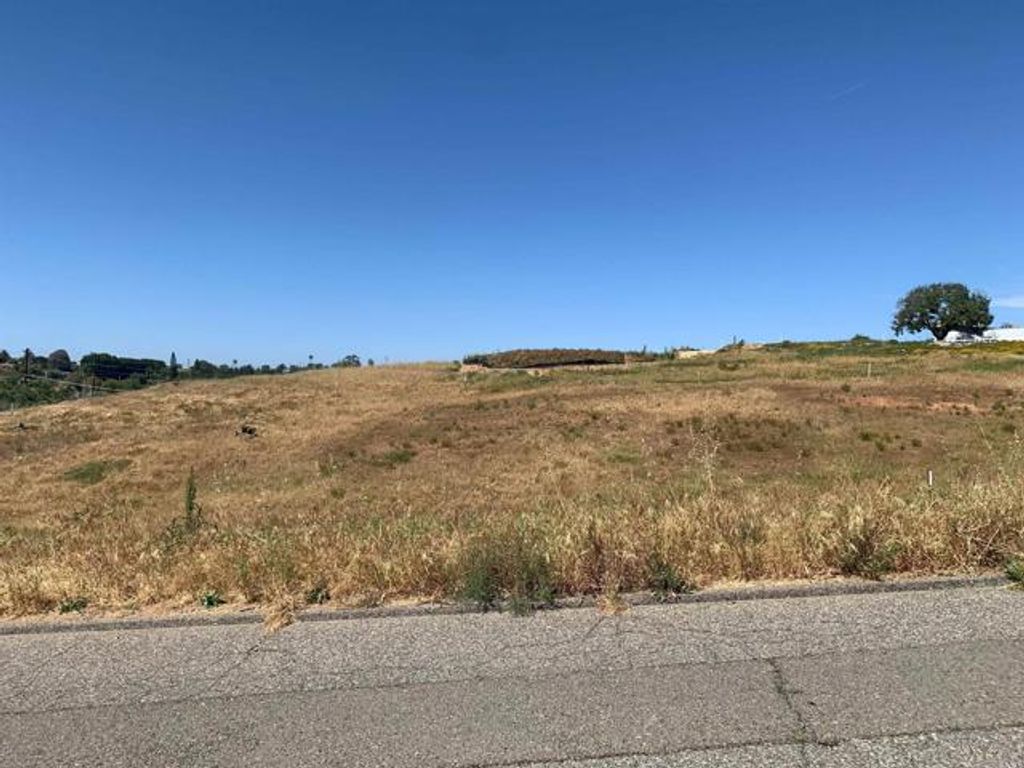 4 Camino De Nog, Fallbrook, CA 92028