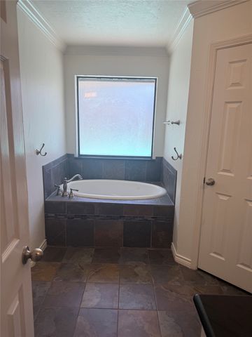 2907 Sweet Briar Street, Grapevine, TX 76051