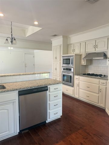 2907 Sweet Briar Street, Grapevine, TX 76051