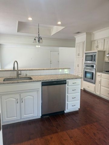 2907 Sweet Briar Street, Grapevine, TX 76051