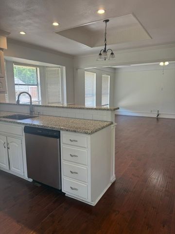 2907 Sweet Briar Street, Grapevine, TX 76051