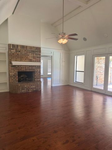 2907 Sweet Briar Street, Grapevine, TX 76051