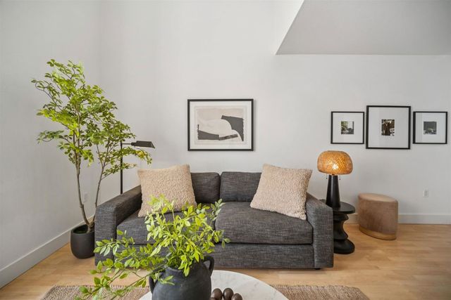 425 28th 103B, Oakland, CA 94612