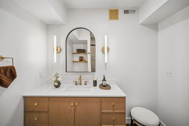 425 28th 103B, Oakland, CA 94612