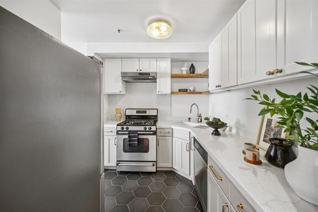 425 28th 103B, Oakland, CA 94612