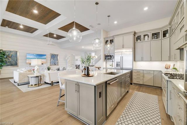 19381 Aqua Shore DR, Fort Myers, FL 33913