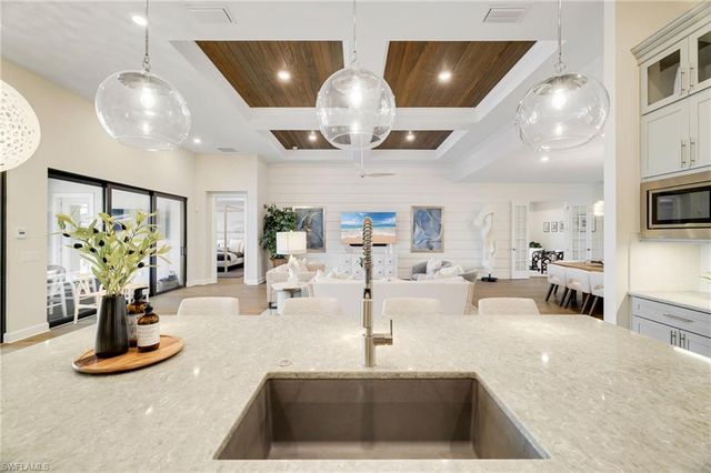 19381 Aqua Shore DR, Fort Myers, FL 33913