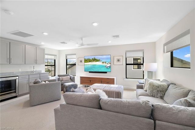 19381 Aqua Shore DR, Fort Myers, FL 33913