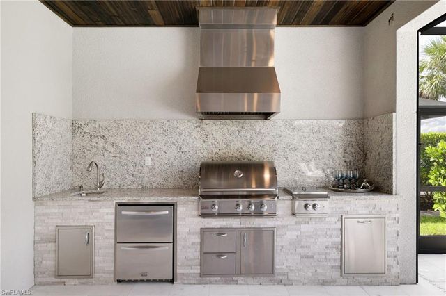 19381 Aqua Shore DR, Fort Myers, FL 33913