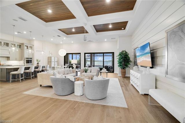 19381 Aqua Shore DR, Fort Myers, FL 33913