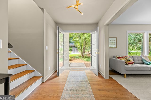 2820 Ponderosa Circle, Decatur, GA 30033