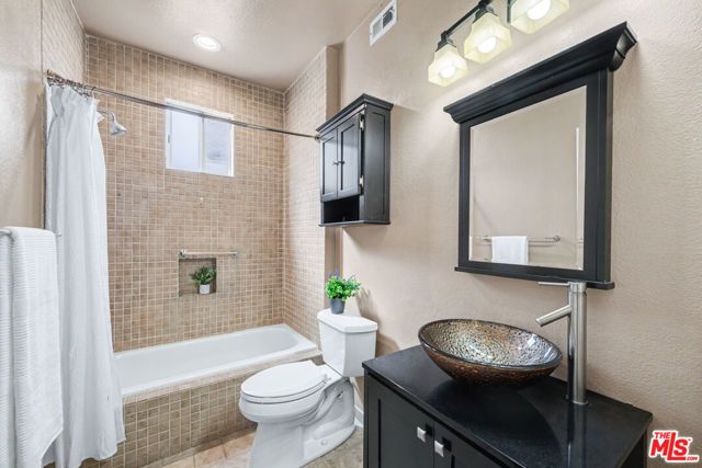 1200 S Corning Street P303, Los Angeles, CA 90035