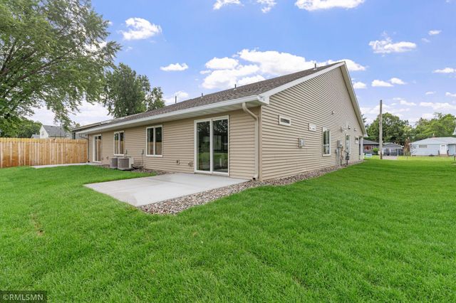 2327 17th Avenue E, North Saint Paul, MN 55109