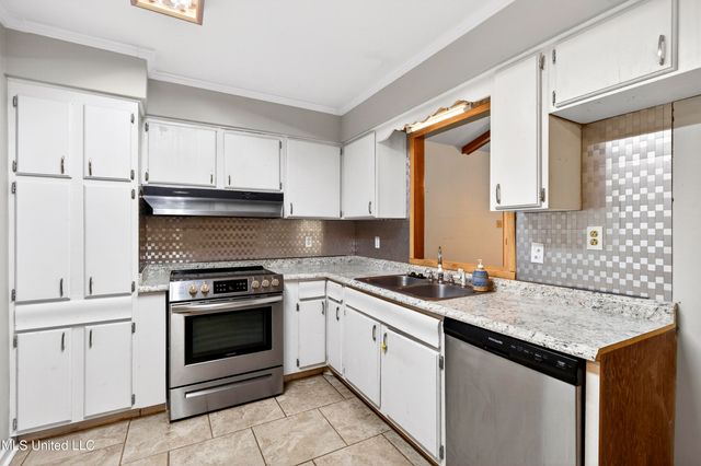 6505 Lancaster Boulevard, Ocean Springs, MS 39564