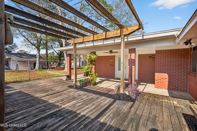 6505 Lancaster Boulevard, Ocean Springs, MS 39564