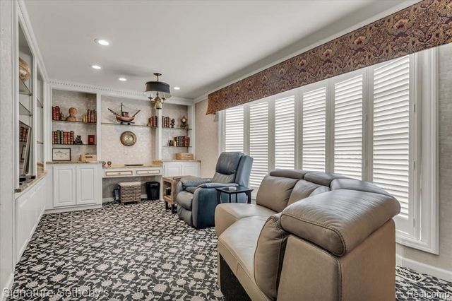 38383 Saddle Lane, Clinton Township, MI 48036