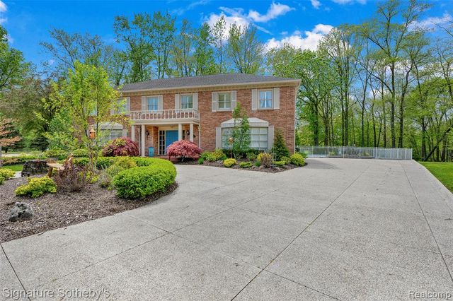 38383 Saddle Lane, Clinton Township, MI 48036