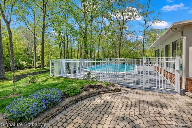 38383 Saddle Lane, Clinton Township, MI 48036