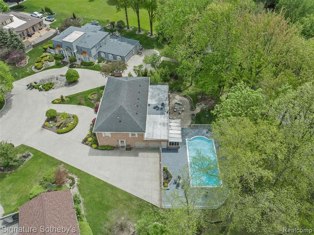 38383 Saddle Lane, Clinton Township, MI 48036