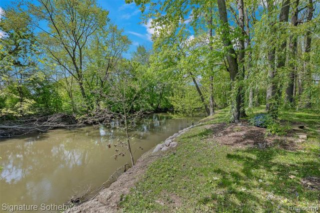 38383 Saddle Lane, Clinton Township, MI 48036