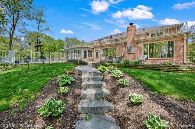 38383 Saddle Lane, Clinton Township, MI 48036